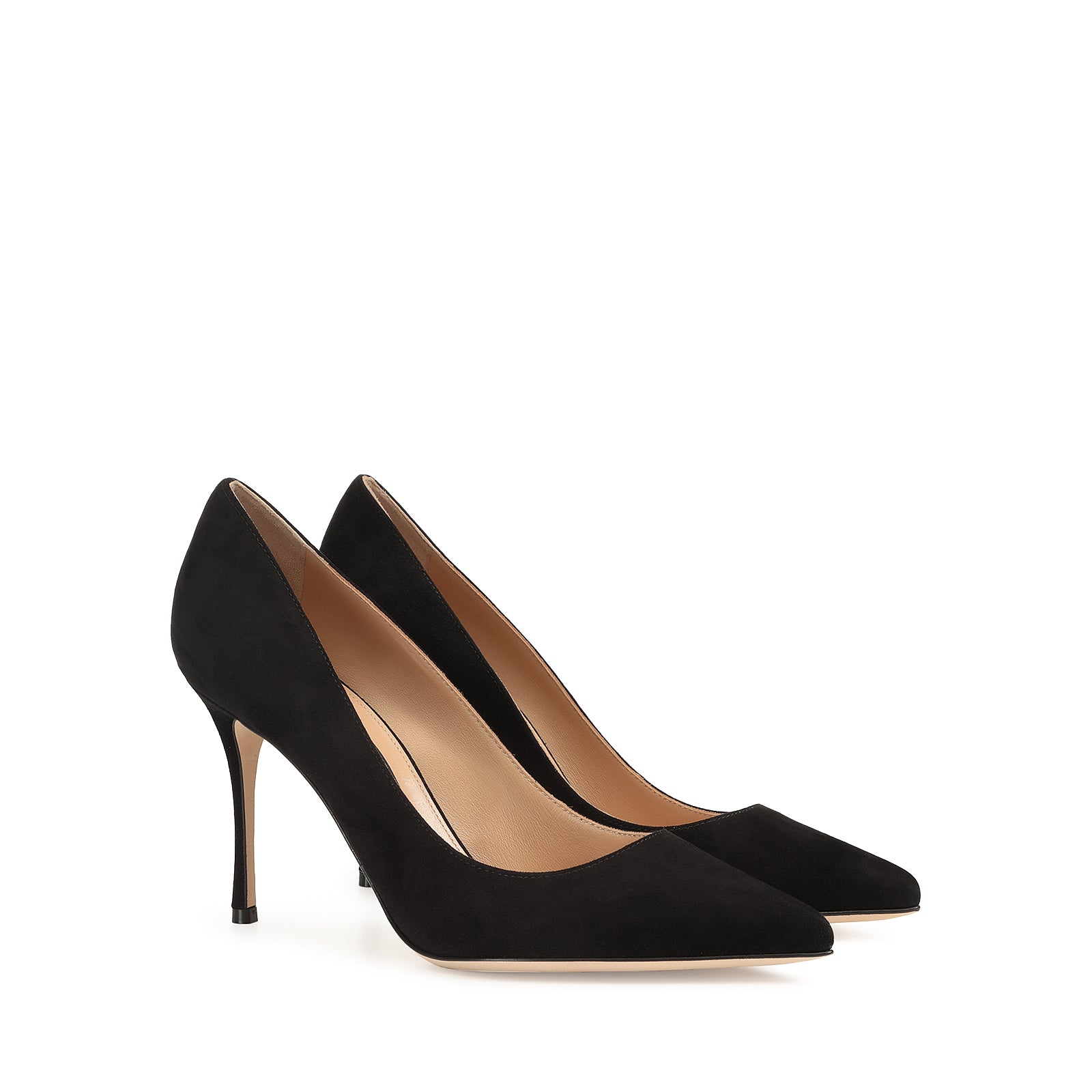 25 Dressy and Casual Black Pumps For Fall | Glamour
