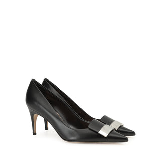 sr1 black pointed mid-heel pump with silver logo-plate